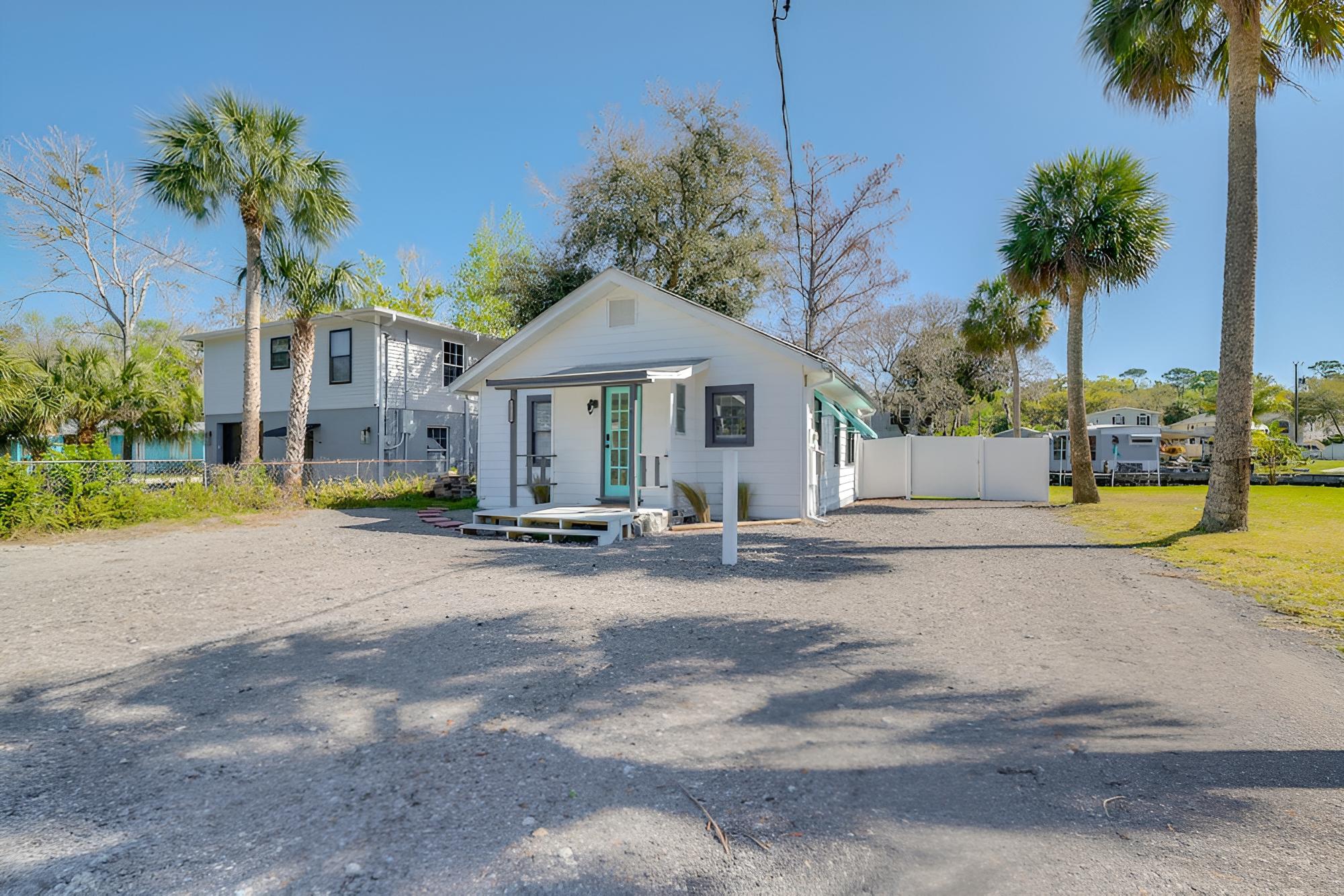 Spring Hill Canal-front Home w/ Kayaks Provided! view 2