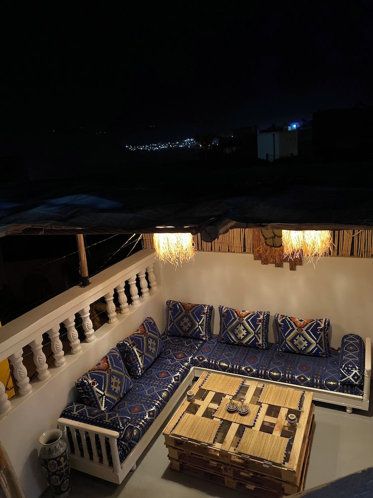 TITRYTE SURF HOUSE