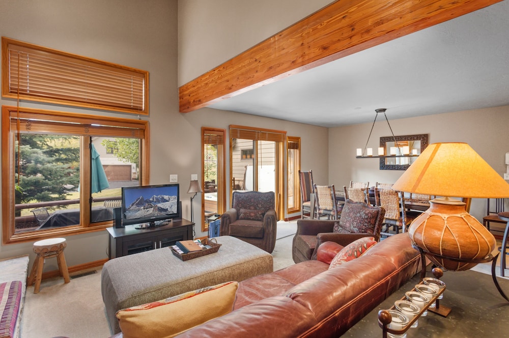 Deer Lake Village at Deer Valley Resort - Three Bedroom Condo with Loft and Hot Tub #2473 3 Condo