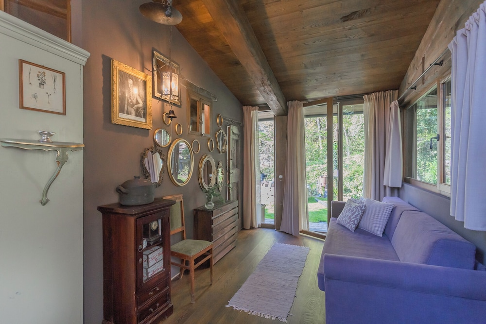The Writer's Nest by Rent all Como