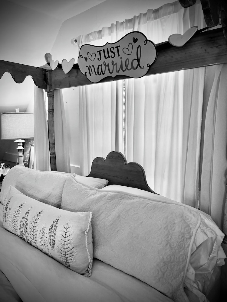 Chesnut Cottage Inn