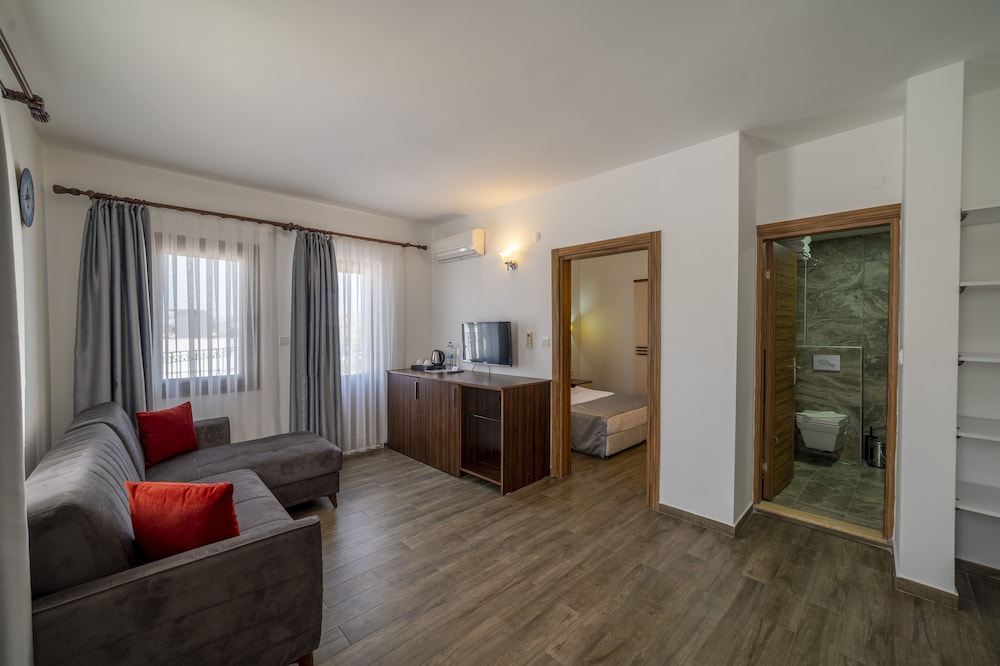 Queen Boutique Hotel - Image 78