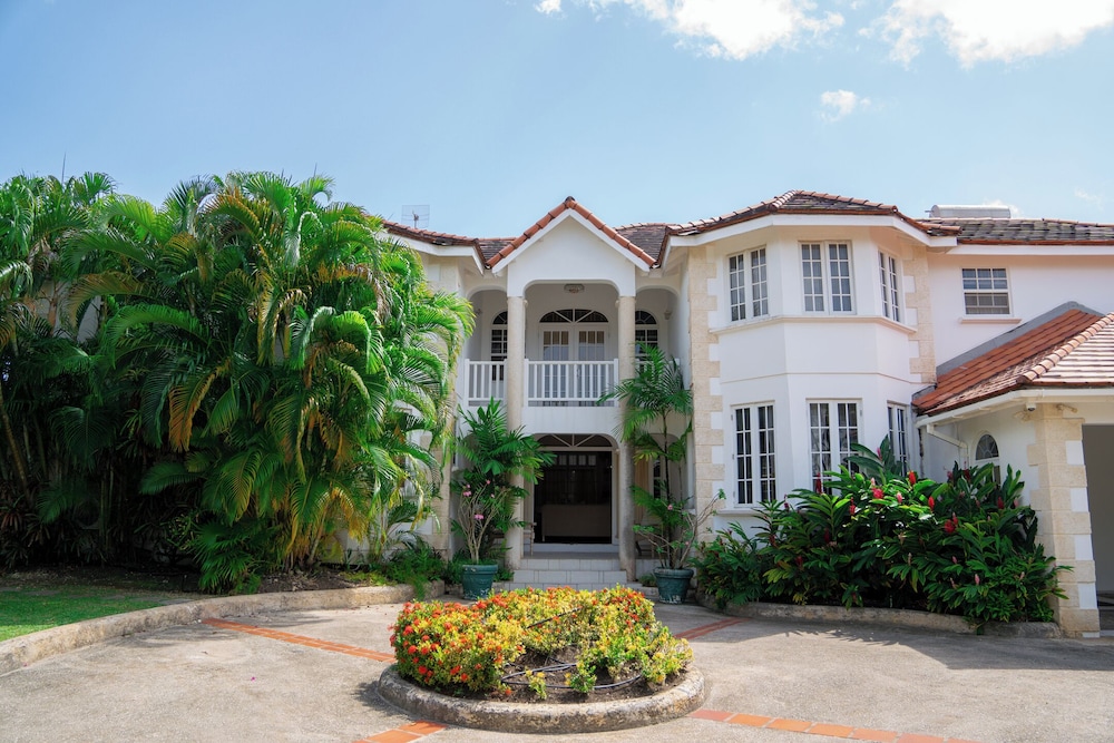 Marzalea 3 bd Villa by Zenbreak