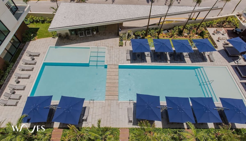 2 Br Steps Away From the Beach Heated Pool
