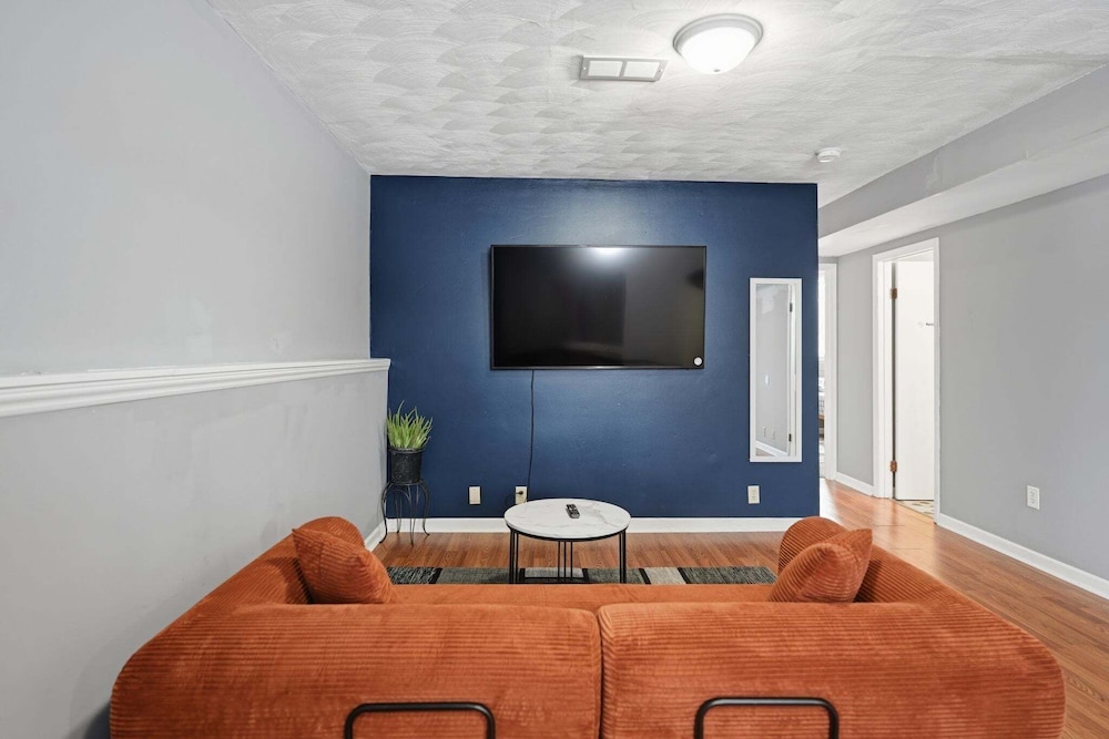 Bright 4br Near Msu & Downtown 4 Bedroom Home
