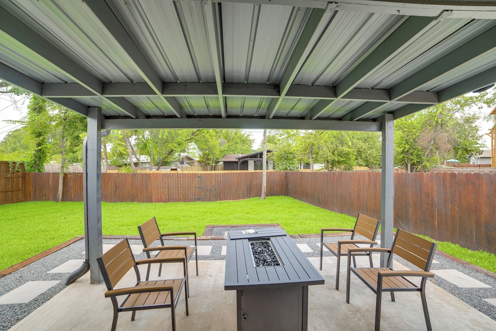 Spacious Family Home, 5 Mi to Galleria Dallas!