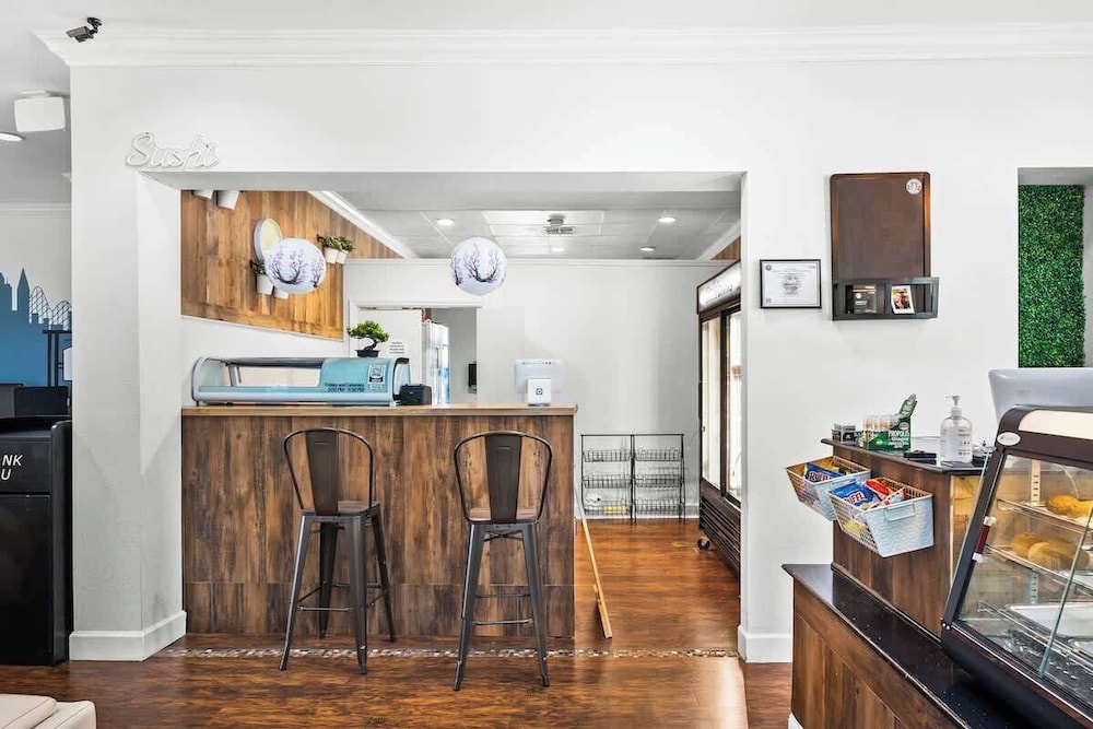Welcoming 4 BR Sleeps 10 Guests