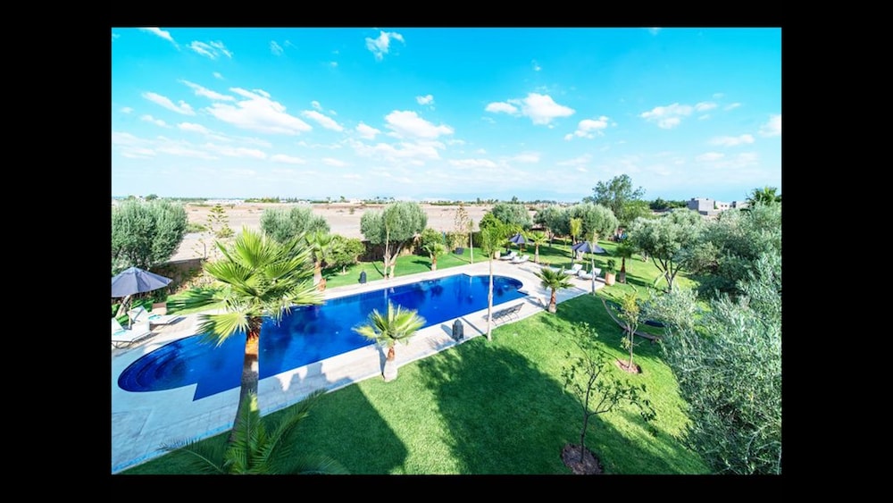 Villa With Heated Pool and Breakfast Included - by Feelluxuryholidays view 5