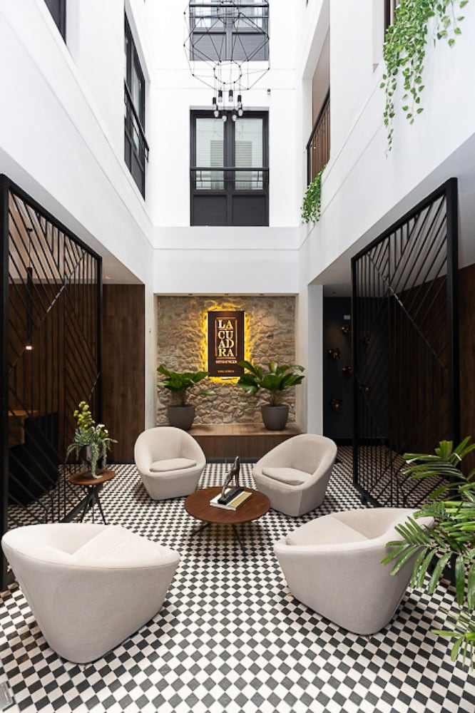 The Elegant Condo by Acomodo