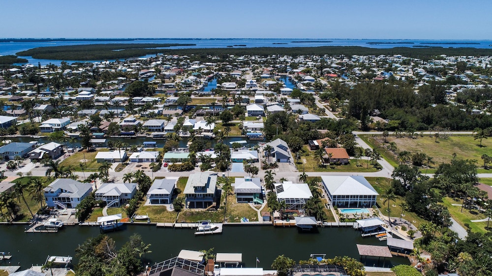 Villa Island Time by Pretty Cape Homes view 5