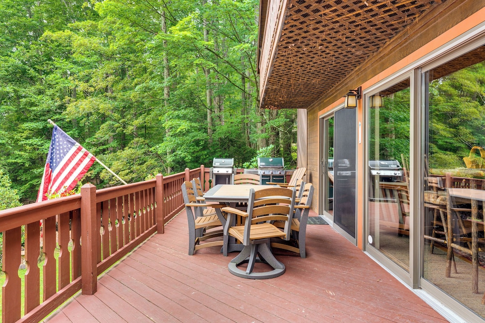 Dock & Hot Tub: Scenic Beech Mountain Lakes Gem!