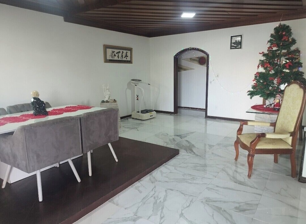Casa com Piscina 50000 lts Área Gourmet