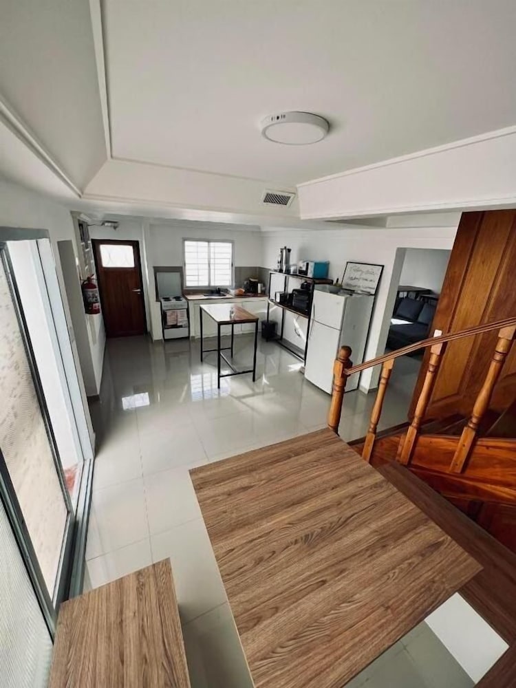 BLACK STAR ART HOSTEL - Image 3