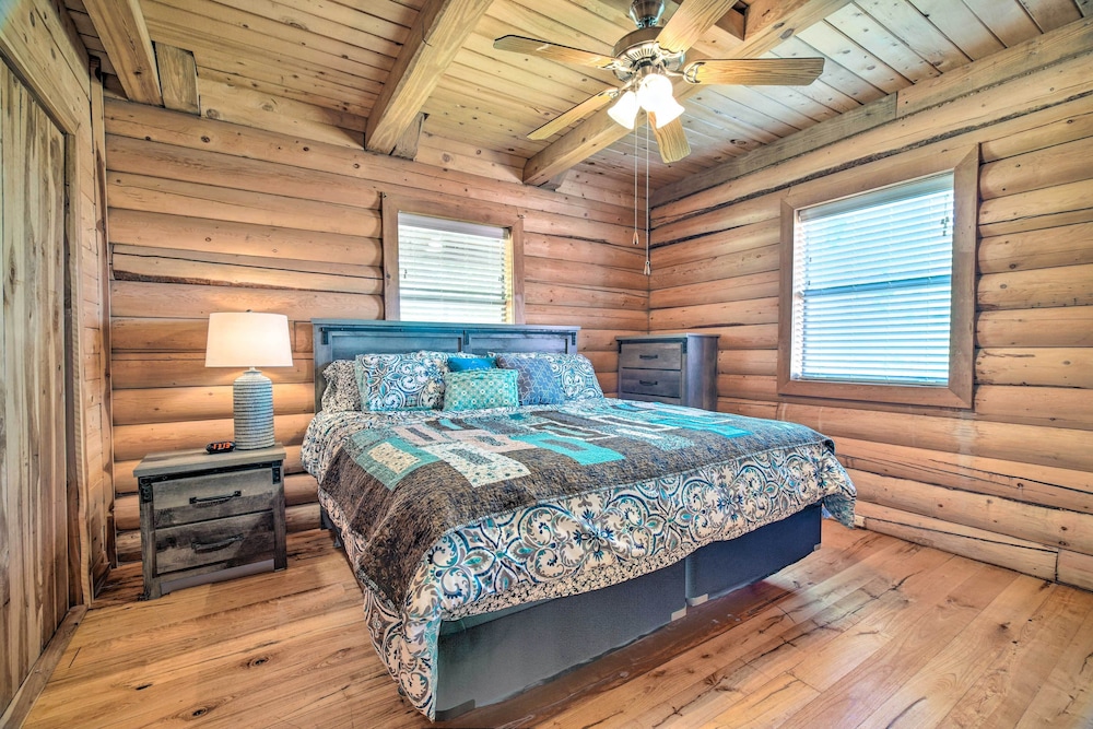 Rustic Woodville Getaway With Pool & Guest House view 5