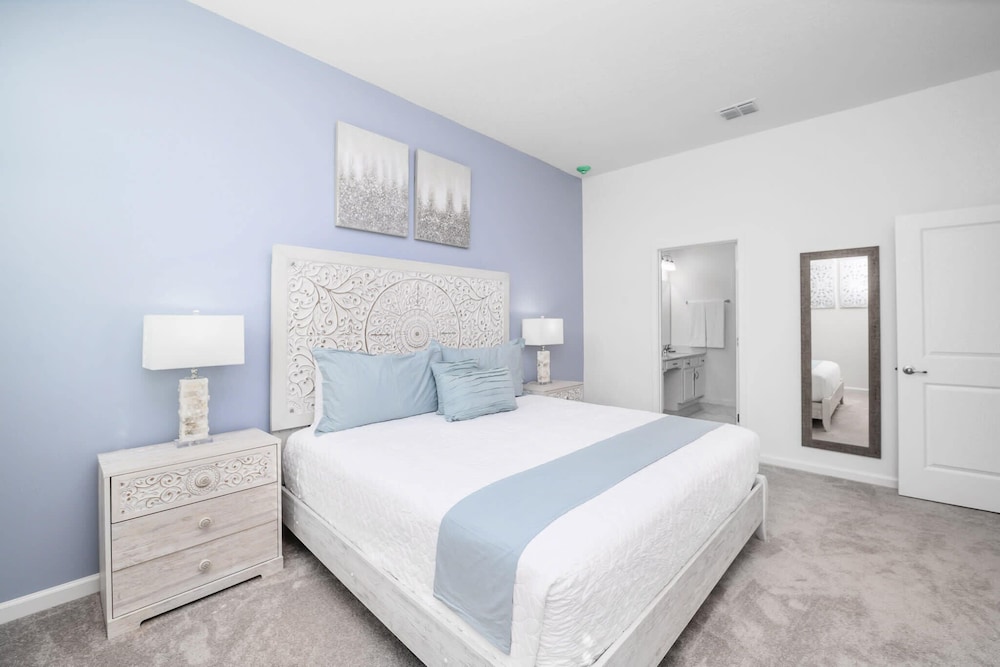 Upstay Luxury Resort Home w Pool & Patiosleeps 26