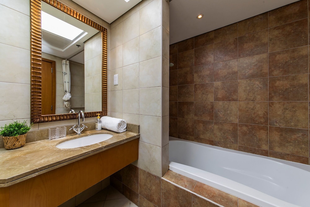 Excellent 2 bedroom at Al Fattan
