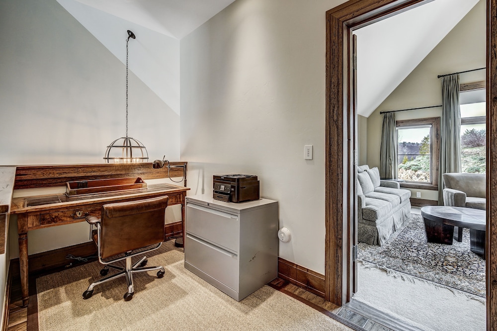 Luxury renovation! Ski-in/Ski-out 5 Br Private Townhome, Top of Bachelor Gulch - majestic view & exclusive location! by RedAwning