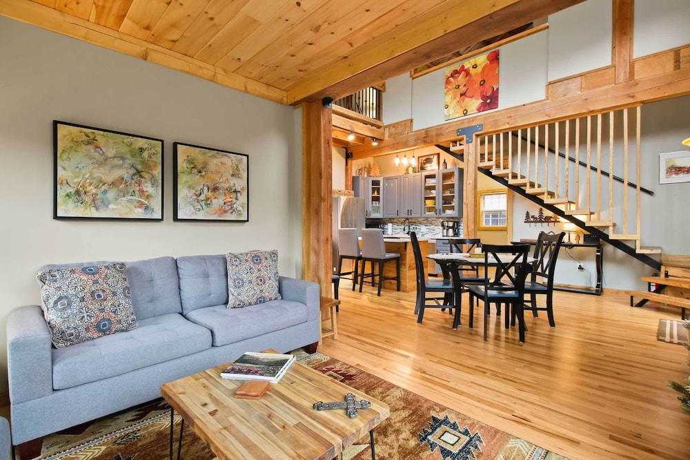 'the Nuthouse on Squirrel Creek': Ski, Hike & Fish