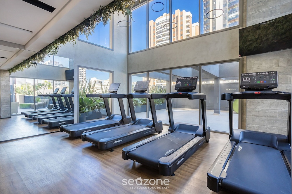 Studio w/ Balcony and 290m From the Subway Oln1702
