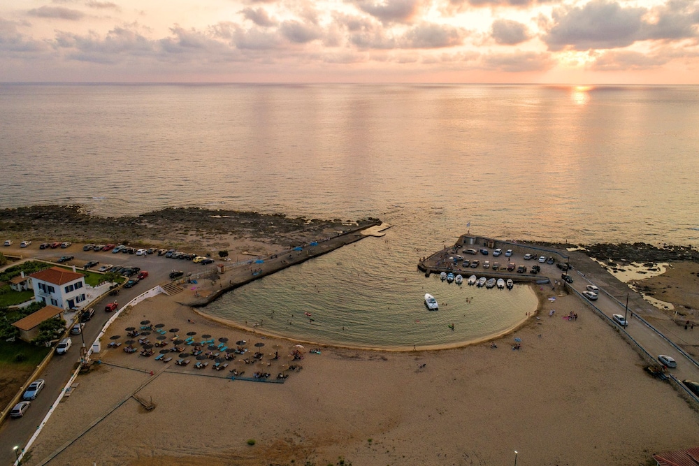 Filiatra Welcoming Hideaway - A Cozy Urban Escape