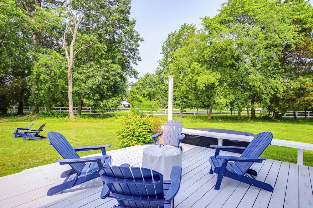 Waterfront Home w/ Hot Tub in Bozman Village!