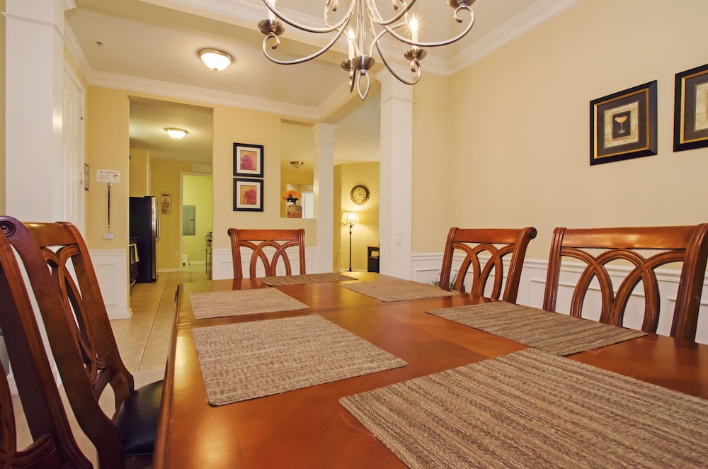3BD 2BA Sleeps 8 Platinum RVC30203 Bedroom RHOF