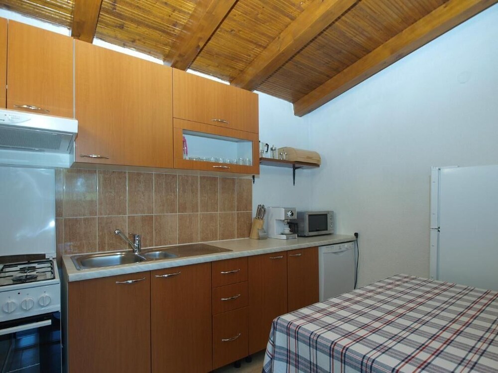 Cozy Apartment With Spacious Garden