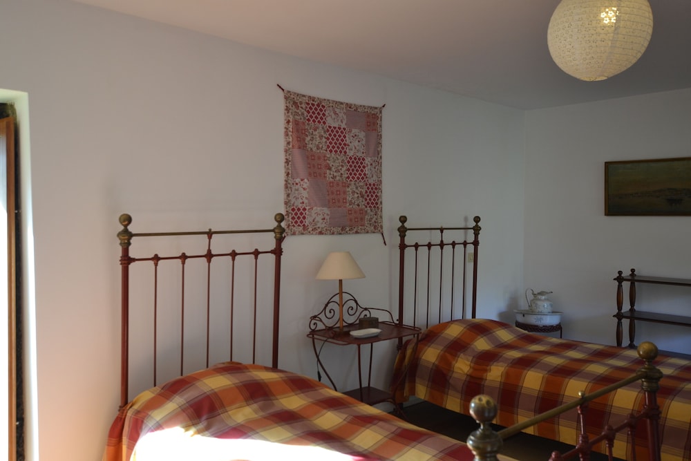 Casas de Pindela view 3