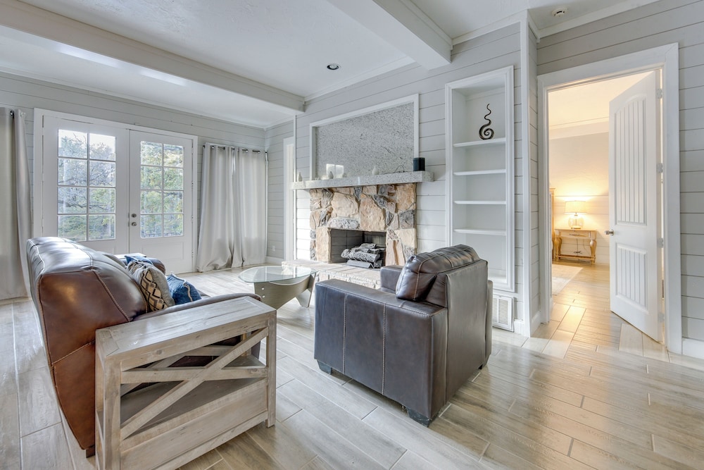 Game Room, Trails! 30-acre Lakefront Streetman Gem
