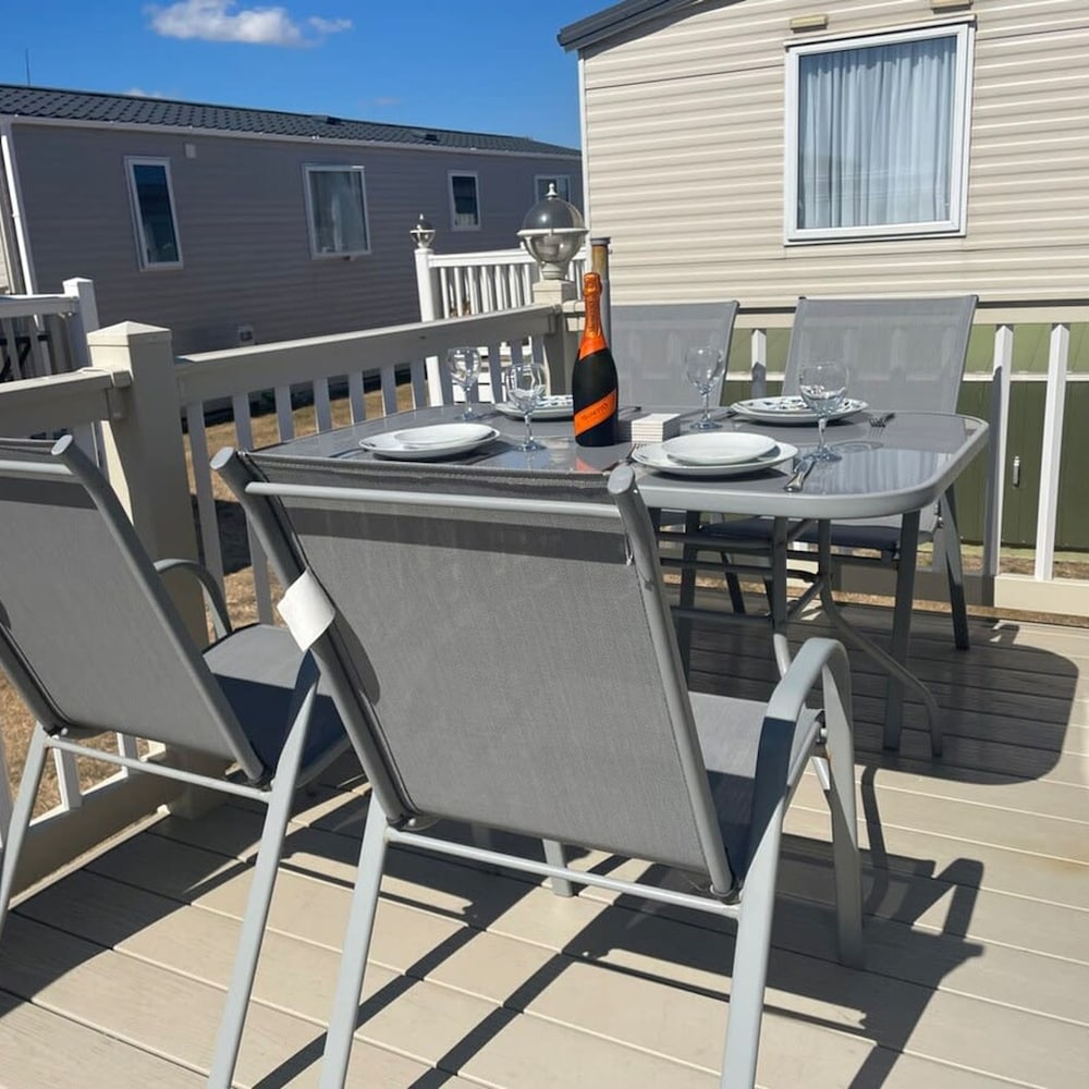 49 Bayside Cove Pevensey Bay Holiday Park view 2