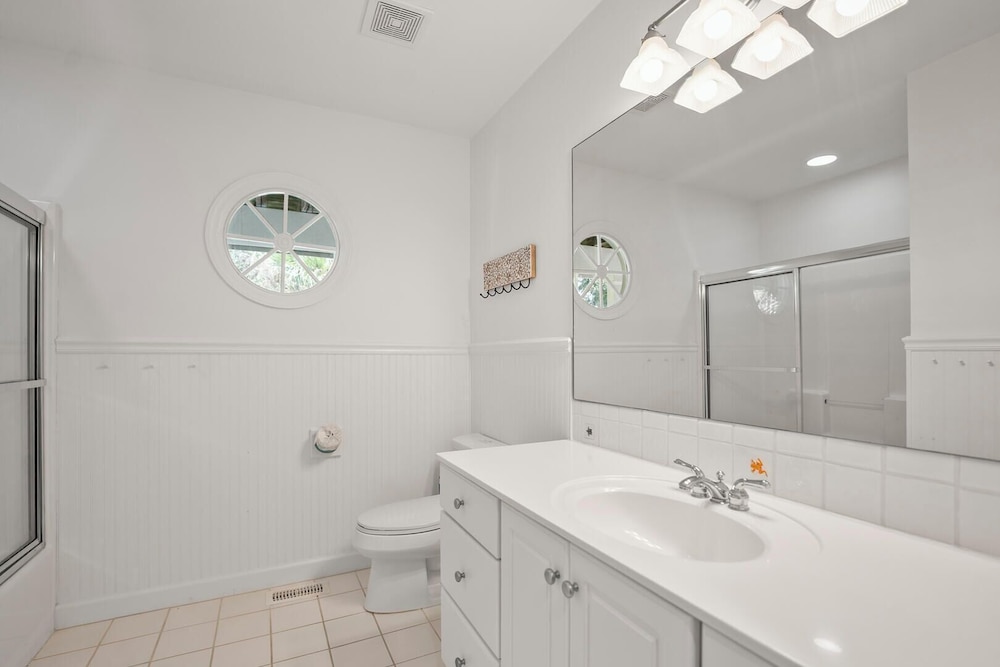 723 Seahorse Road - Newly Renovated, 5-bedroom Oceanside Home