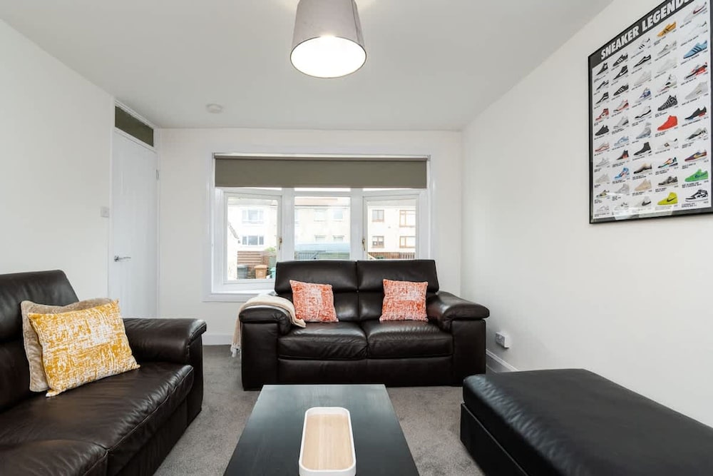3 Bed House-free Parking-6beds