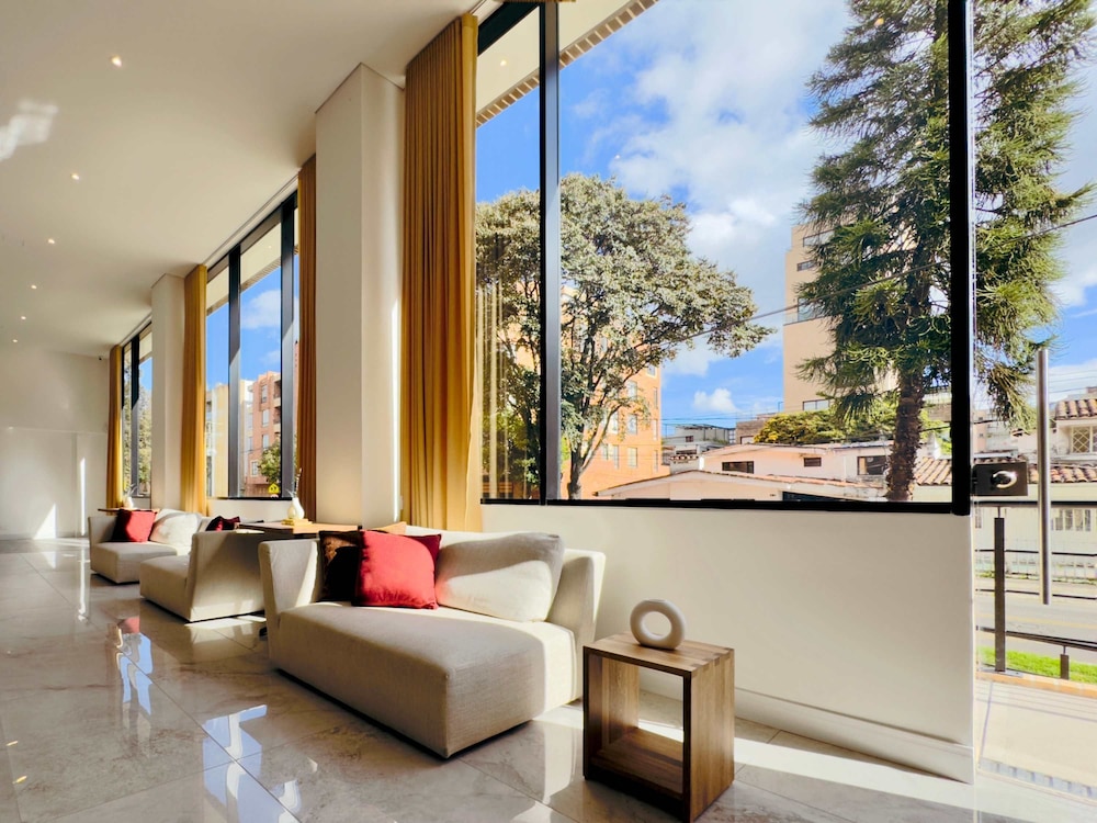 w Chic Loft w Balcony in Santa B Rbara
