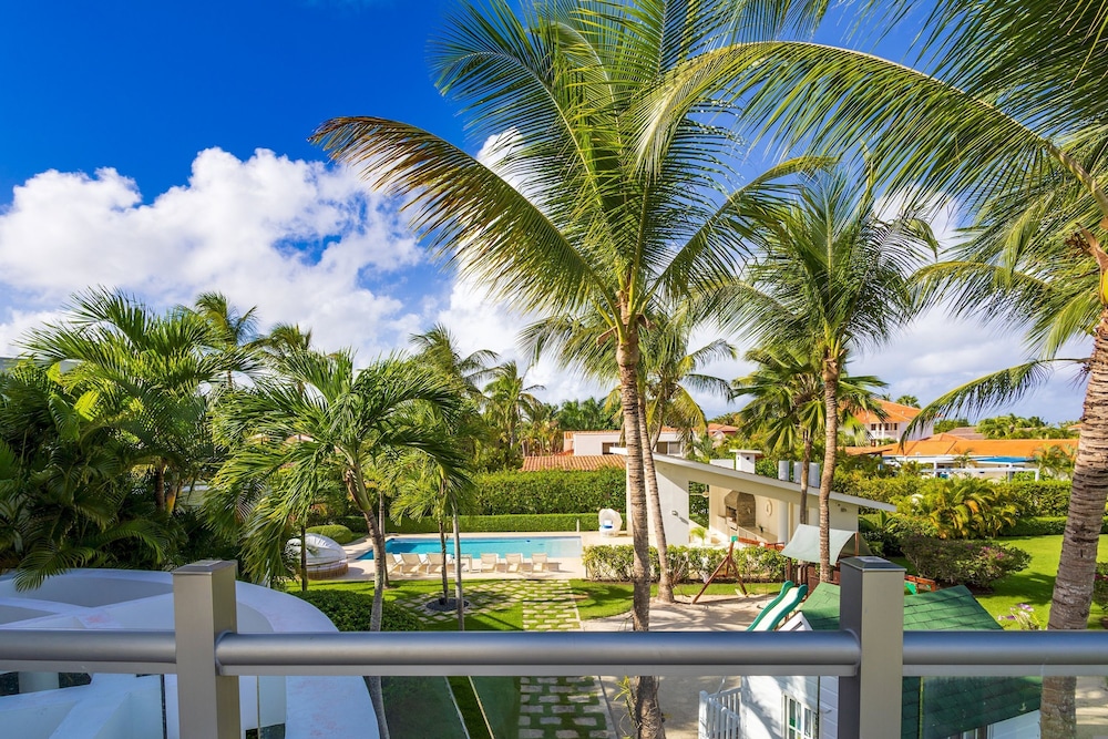 Villa Desiree 5BR Cocotal Luxury Villa Pool Maid