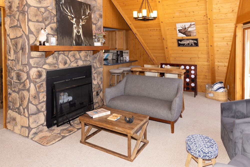 'lazy Bear Lodge' in Florissant w/ Mountain Views! view 3