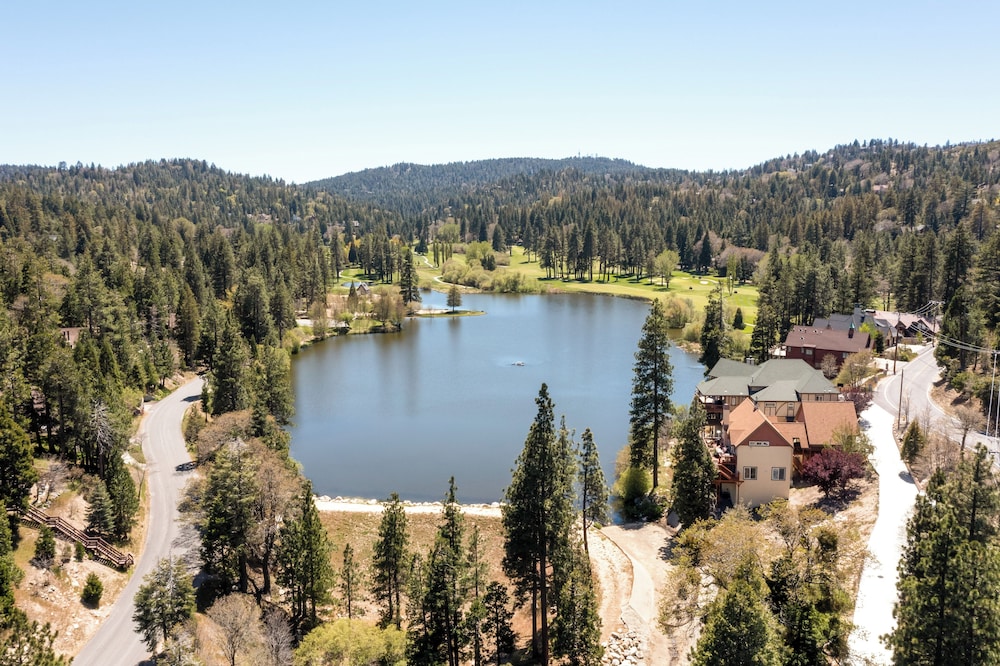 Lake Arrowhead Getaway With Decks + Game Room! view 4