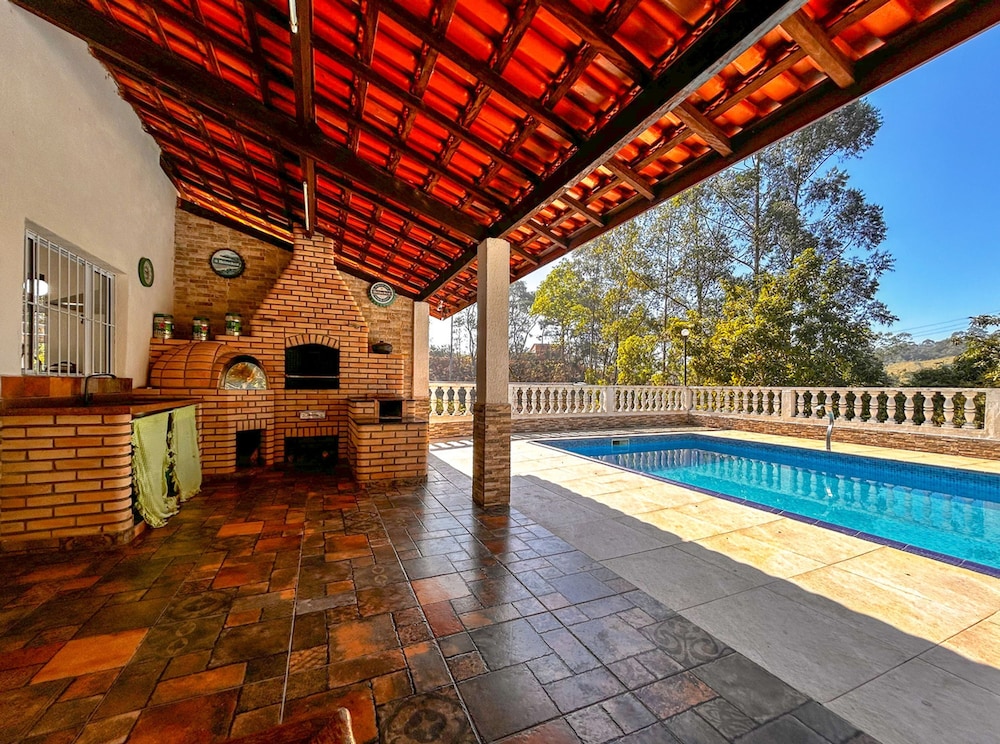 Casa de Campo com Wi-fi Piscina e Churrasqueira