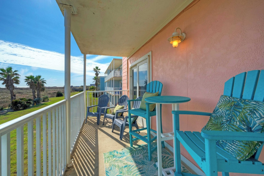 Sleeps 18, 2 Condos Beach Access, Pool, Views, Tennis + Pickleball Courts