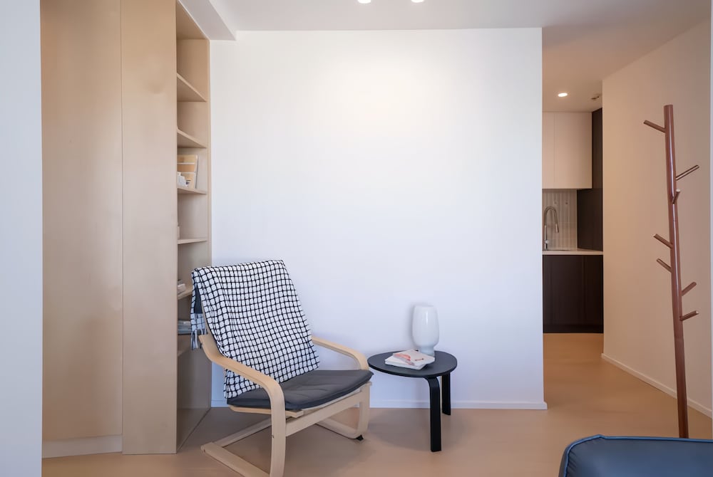 Shanghai Hills & Fan Stay