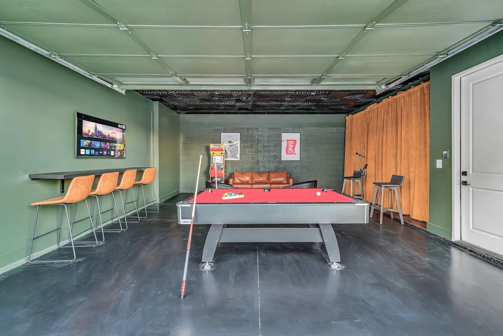 2 Hot Tubs Karaoke Game Room Downtown Nashville