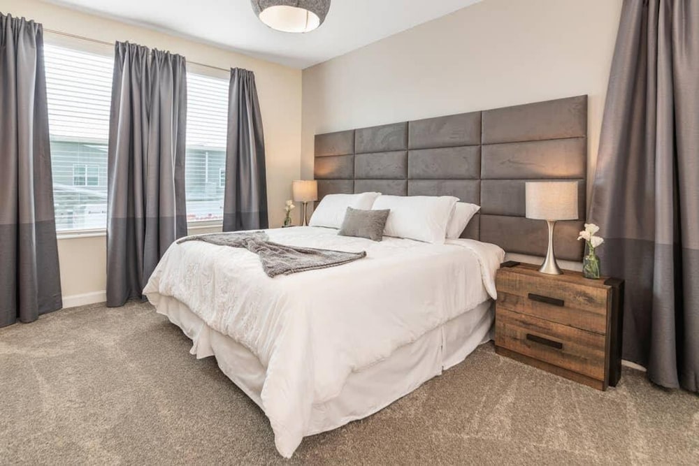 Super Cozy- Sleeps 22 w Pool Amenities Pass