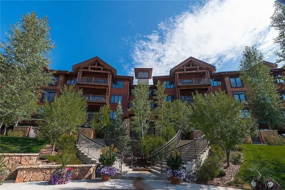 5305 Emerald Lodge, Trappeur's Crossing Apartment 4