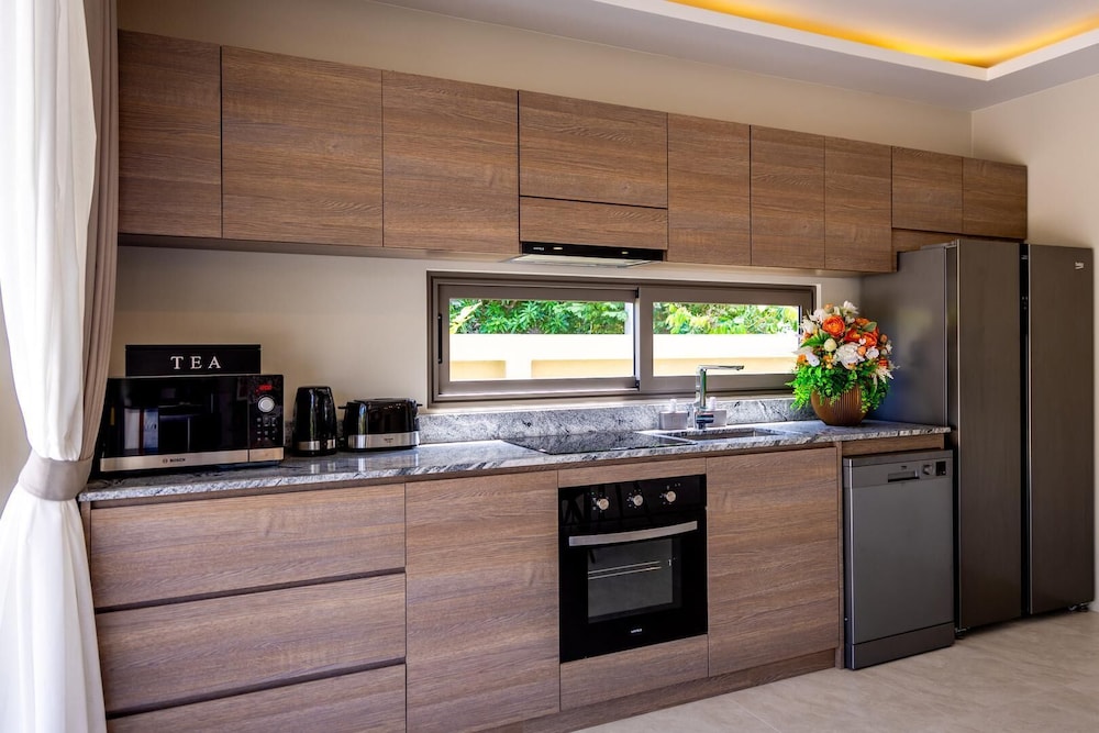 3 Bed Pool Villa Near The Beach KBR29