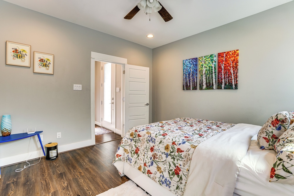 2 Mi to Dtwn: Modern Houston Home w/ Private Patio