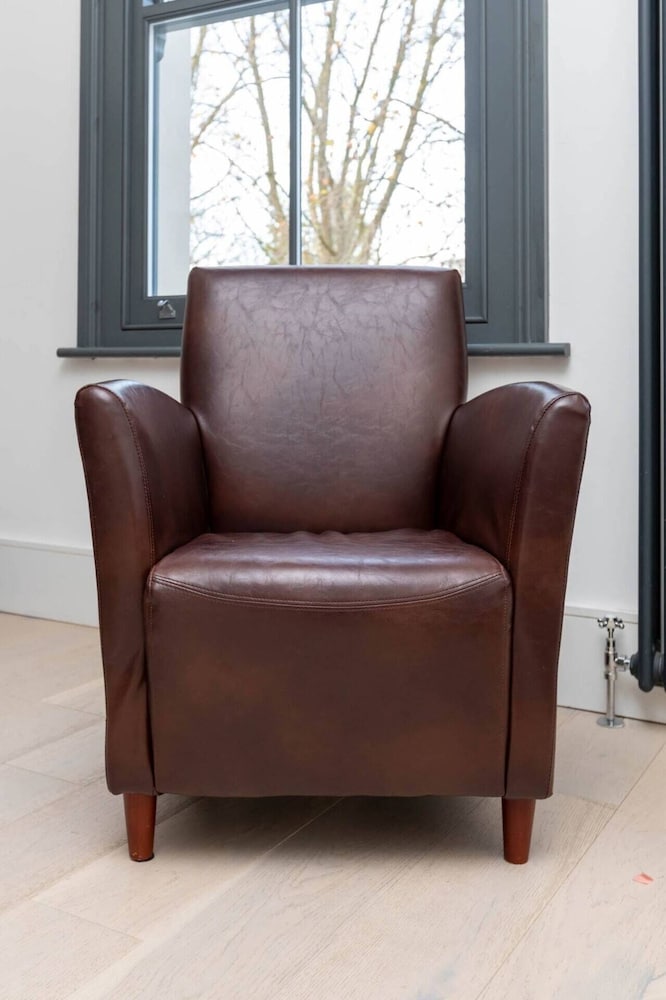Contemporary 2 Bedroom Apartment on Columbia Road