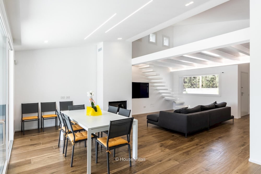 House Villas - Flaben Luxury Villa view 2