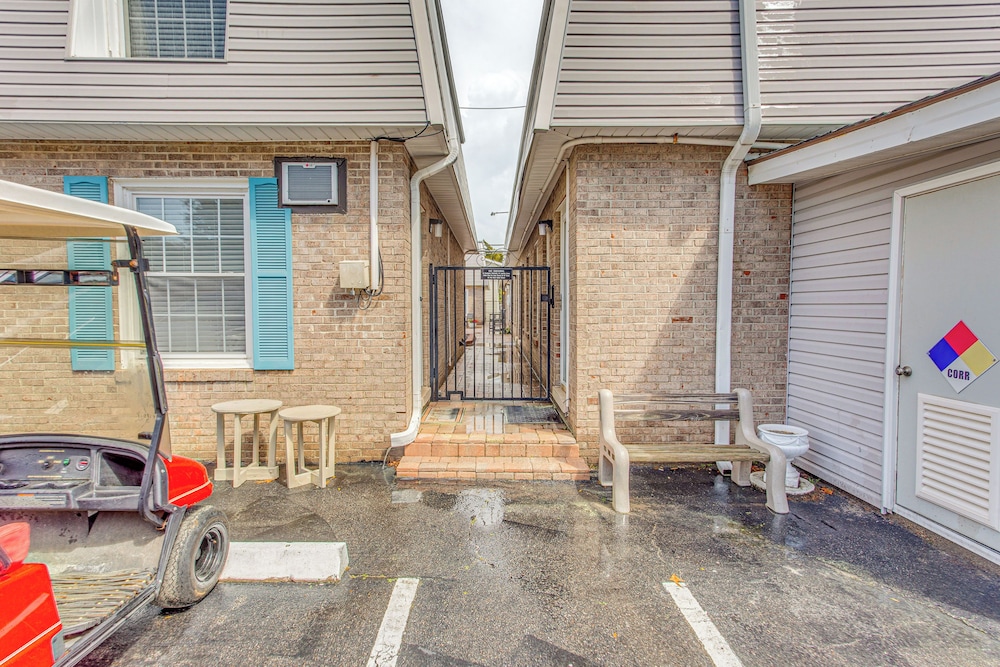 4 Blocks to Ocean: North Myrtle Beach Condo