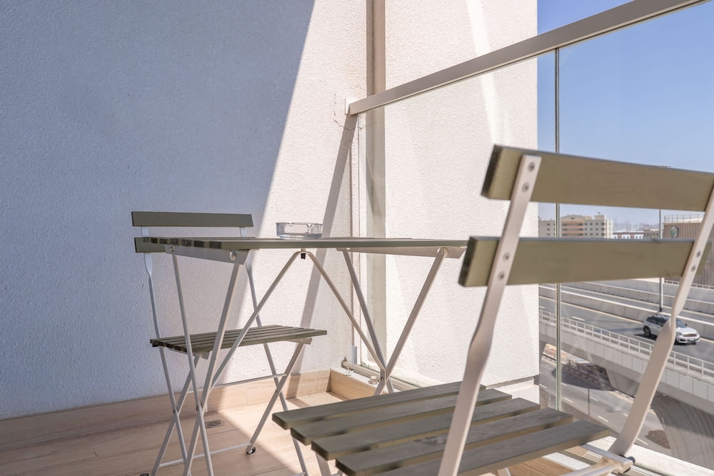 Sleek 1 Bedroom in Studio One With Great Amenities