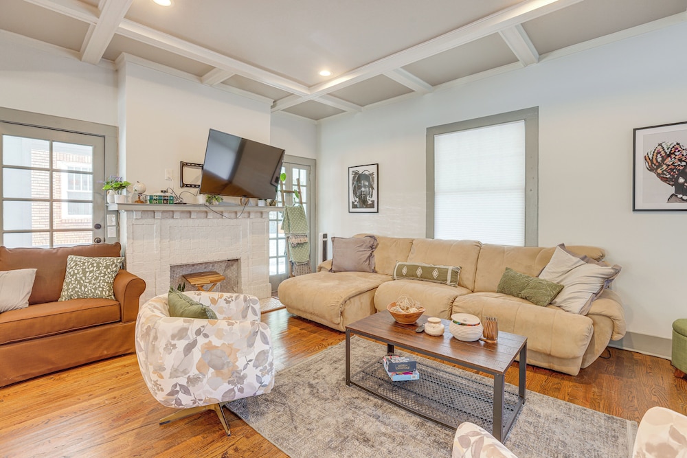 2 Mi to Dtwn: Stylish Urban Retreat in Birmingham