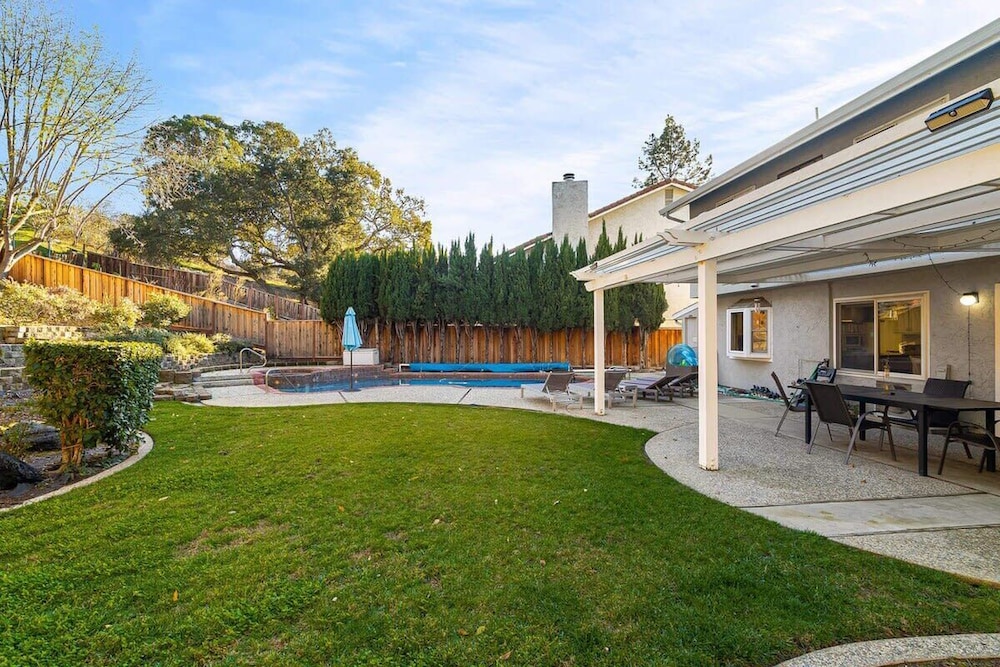 @ Marbella Lane - 4BR Siliconvalley Gempool House